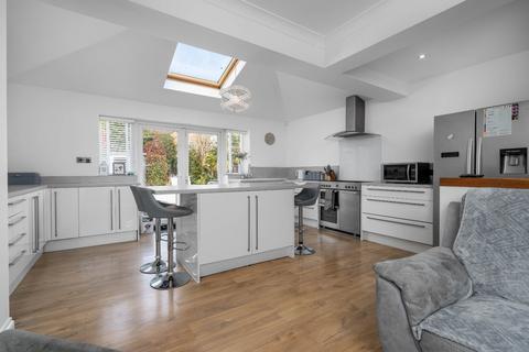 undefined, Chestnut Drive, Sale, M33