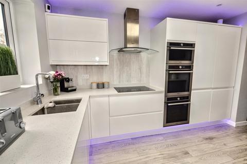15 Grasmere Close, Eastbourne, BN23 8JE
