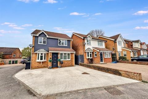 15 Grasmere Close, Eastbourne, BN23 8JE