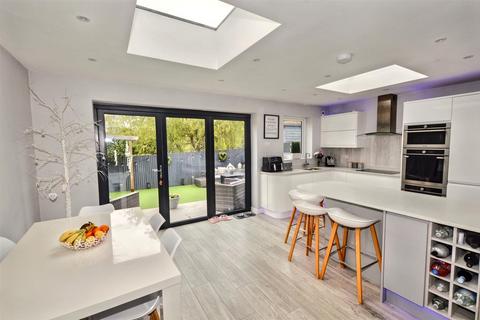 15 Grasmere Close, Eastbourne, BN23 8JE