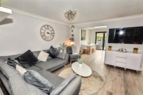 15 Grasmere Close, Eastbourne, BN23 8JE