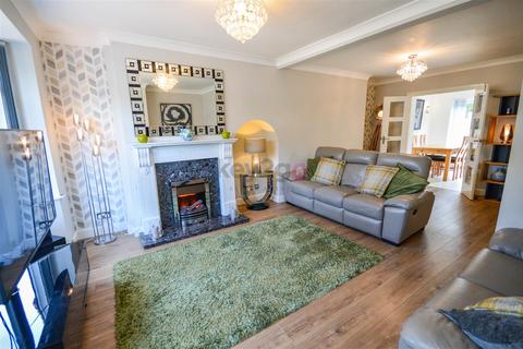 10 Batworth Drive, Sheffield, S5 8XX