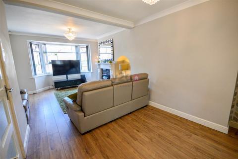 10 Batworth Drive, Sheffield, S5 8XX