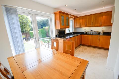 10 Batworth Drive, Sheffield, S5 8XX