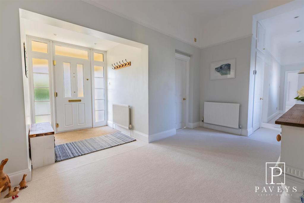 Private entrance hall