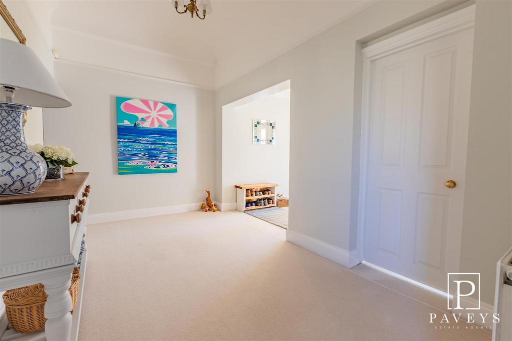 Private entrance hall