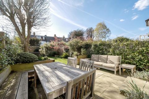 3 Richmond Avenue, London, SW20 8LA