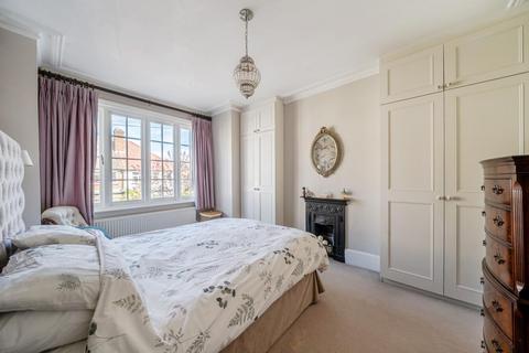 3 Richmond Avenue, London, SW20 8LA