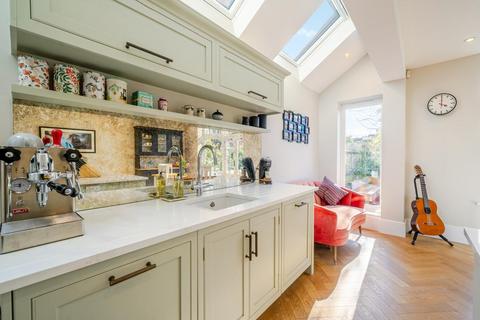 3 Richmond Avenue, London, SW20 8LA