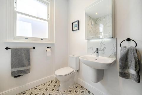 3 Richmond Avenue, London, SW20 8LA