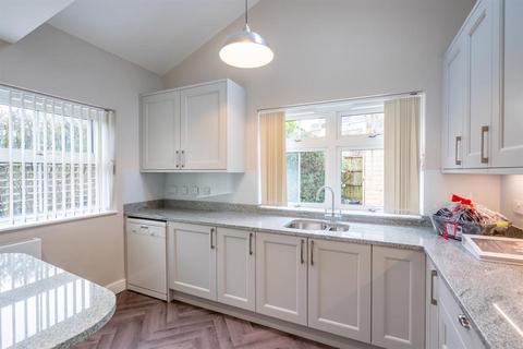 4 bedroom end of terrace house for sale, Vivian Road, Birmingham, Birmingham, B17 0DT