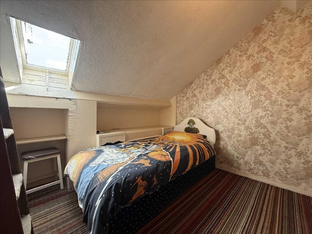 Bedroom (rear)