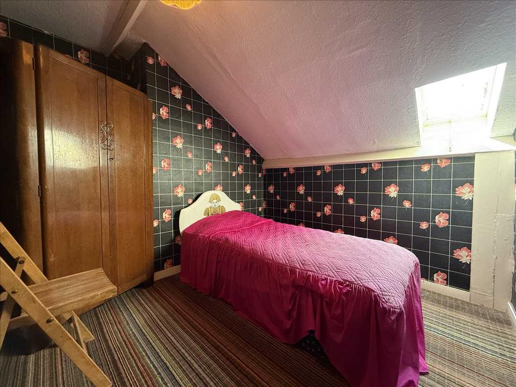 Bedroom (front)