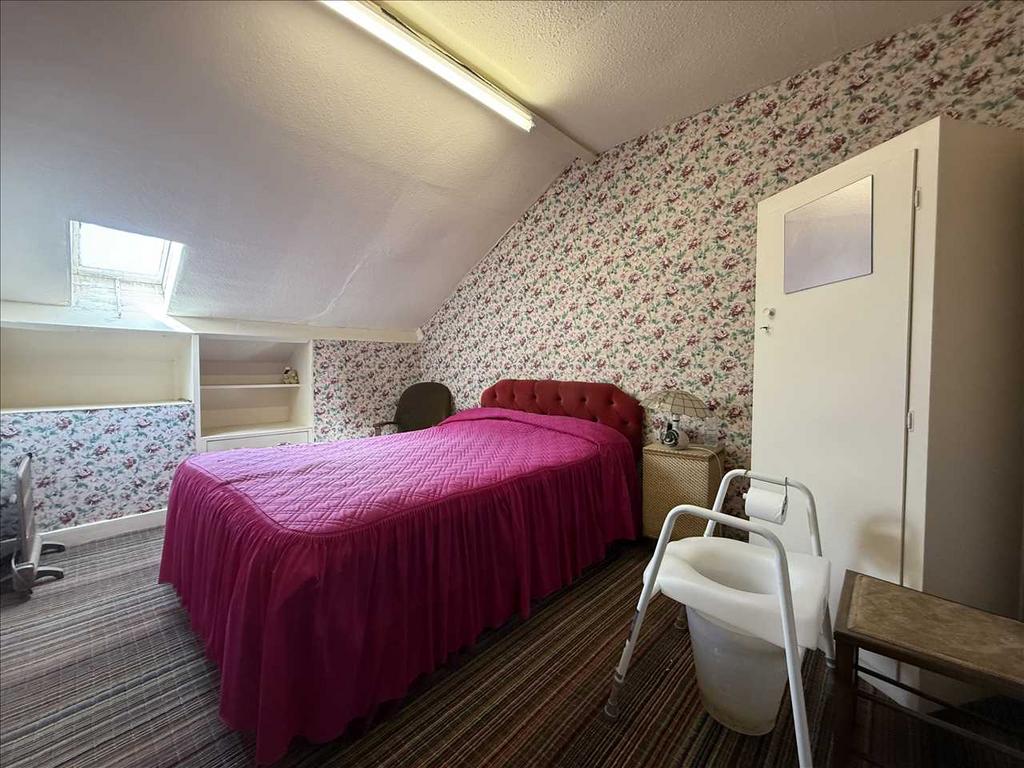 Bedroom (front)
