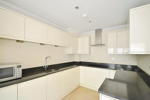 4 bedroom semi-detached house for sale, Somerset Gardens, Meadvale RH1