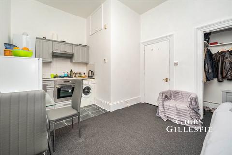 Studio to rent, Avenue Gardens, London, W3