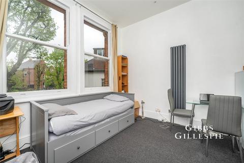 Studio to rent, Avenue Gardens, London, W3