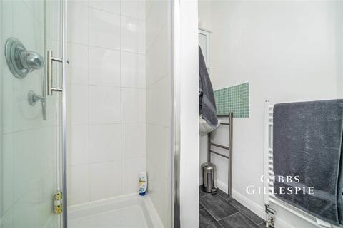 Studio to rent, Avenue Gardens, London, W3