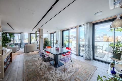 2 bedroom penthouse for sale, Hollen Street, London, W1F