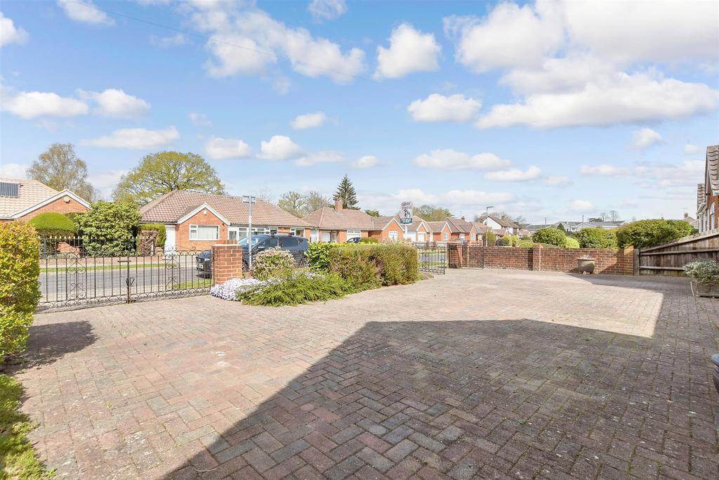 Driveway/Parking