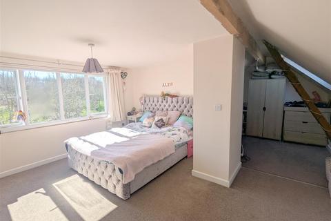 33 Broadley Crescent, Halifax, HX2 0RL