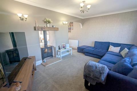 4 bedroom semi-detached house for sale, Broadley Crescent, Halifax HX2