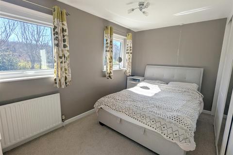 4 bedroom semi-detached house for sale, Broadley Crescent, Halifax HX2
