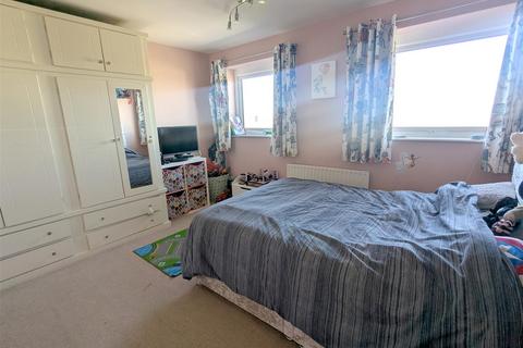 33 Broadley Crescent, Halifax, HX2 0RL