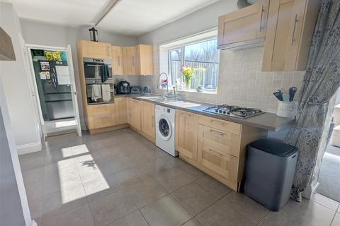 4 bedroom semi-detached house for sale, Broadley Crescent, Halifax HX2