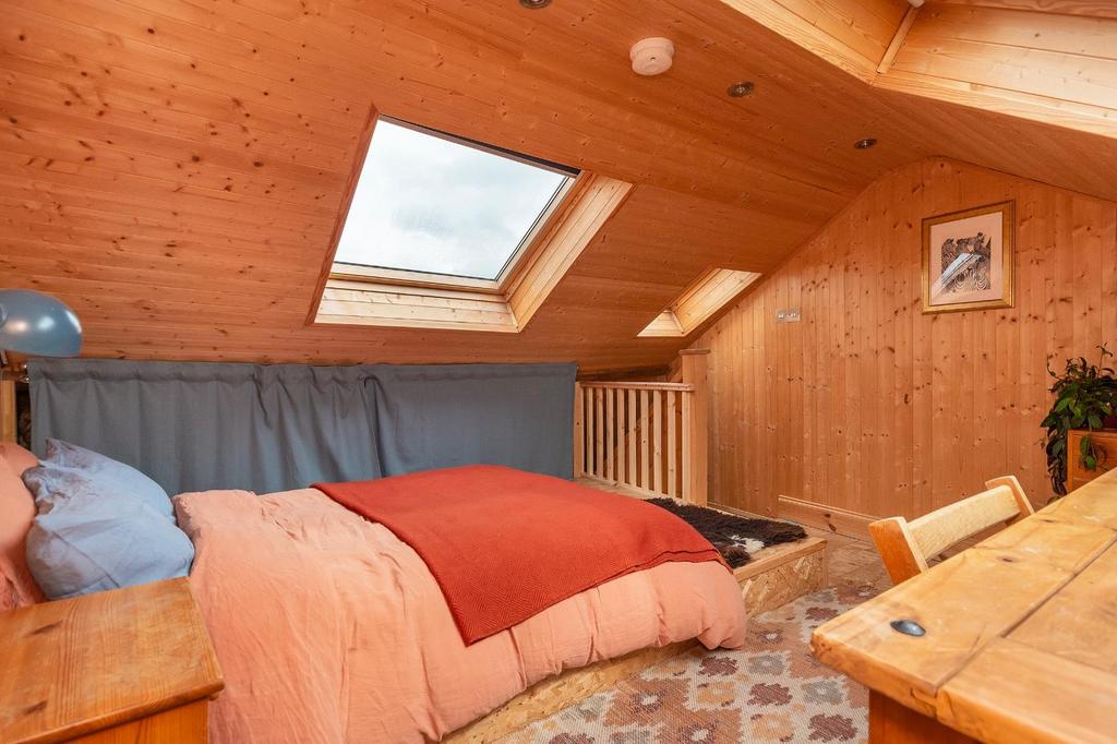 1 B0 H9 HN - Loft Room B.jpg