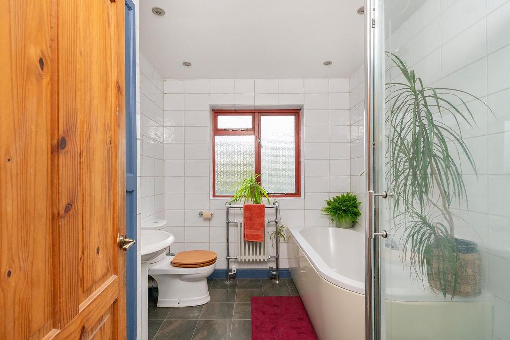 1 B0 H9 HN - Bathroom C.jpg