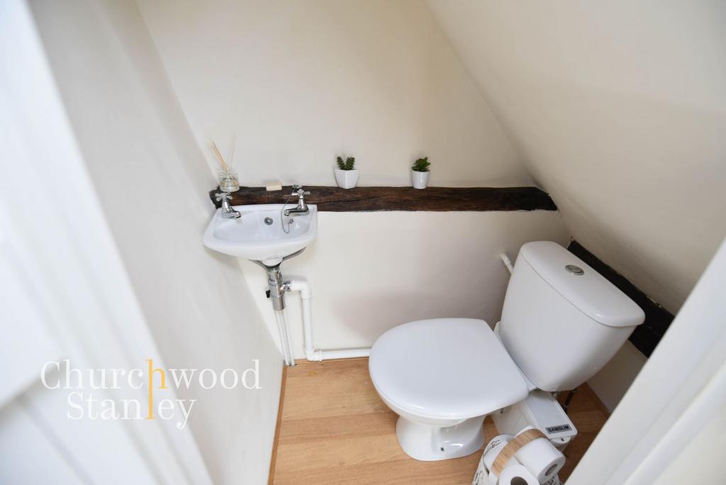 Ensuite cloakroom