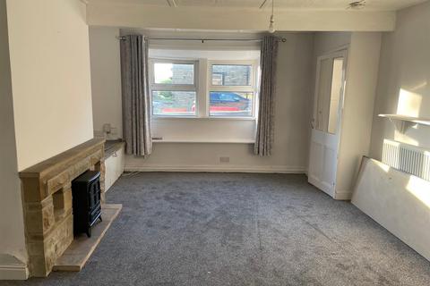 2 bedroom terraced house to rent, Hill Top Road, Bradford BD13
