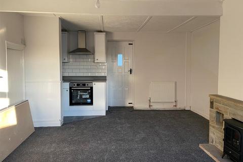 2 bedroom terraced house to rent, Hill Top Road, Bradford BD13