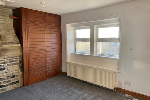 2 bedroom terraced house to rent, Hill Top Road, Bradford BD13