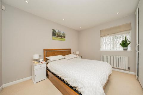 2 bedroom flat for sale, Queens Crescent, London NW5