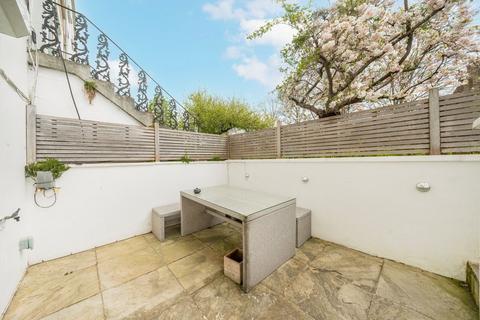 2 bedroom flat for sale, Queens Crescent, London NW5