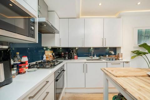 2 bedroom flat for sale, Queens Crescent, London NW5