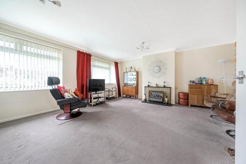 2 bedroom maisonette for sale, Penshurst Walk, Bromley, Kent, BR2