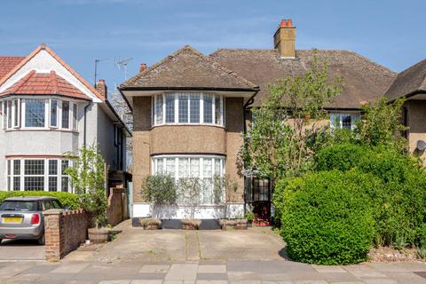 3 bedroom flat for sale, Lynton Road, Acton, London, W3
