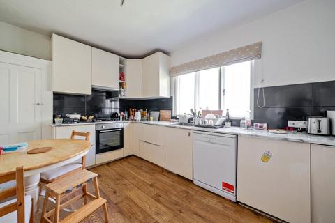 3 bedroom flat for sale, Lynton Road, Acton, London, W3