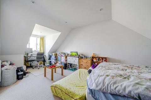 3 bedroom flat for sale, Lynton Road, Acton, London, W3