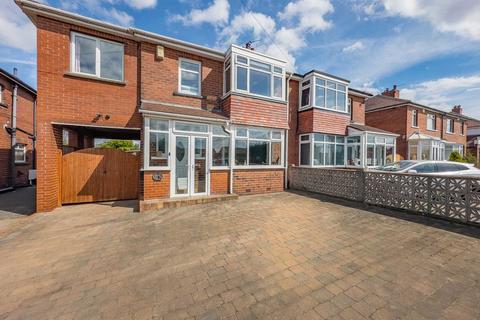 4 bedroom semi-detached house for sale, Upper Batley Lane, Birstall