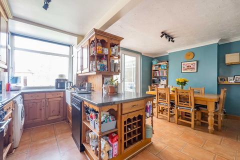 4 bedroom semi-detached house for sale, Upper Batley Lane, Birstall
