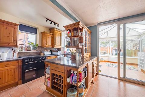 4 bedroom semi-detached house for sale, Upper Batley Lane, Birstall