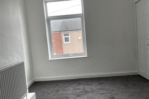 3 bedroom terraced house to rent, Sherwood Street, Chesterfield, Derbyshire, S40