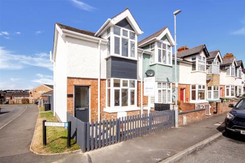 2 bedroom end of terrace house for sale, Kings Road, Evesham