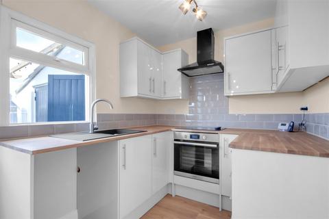 2 bedroom end of terrace house for sale, Kings Road, Evesham