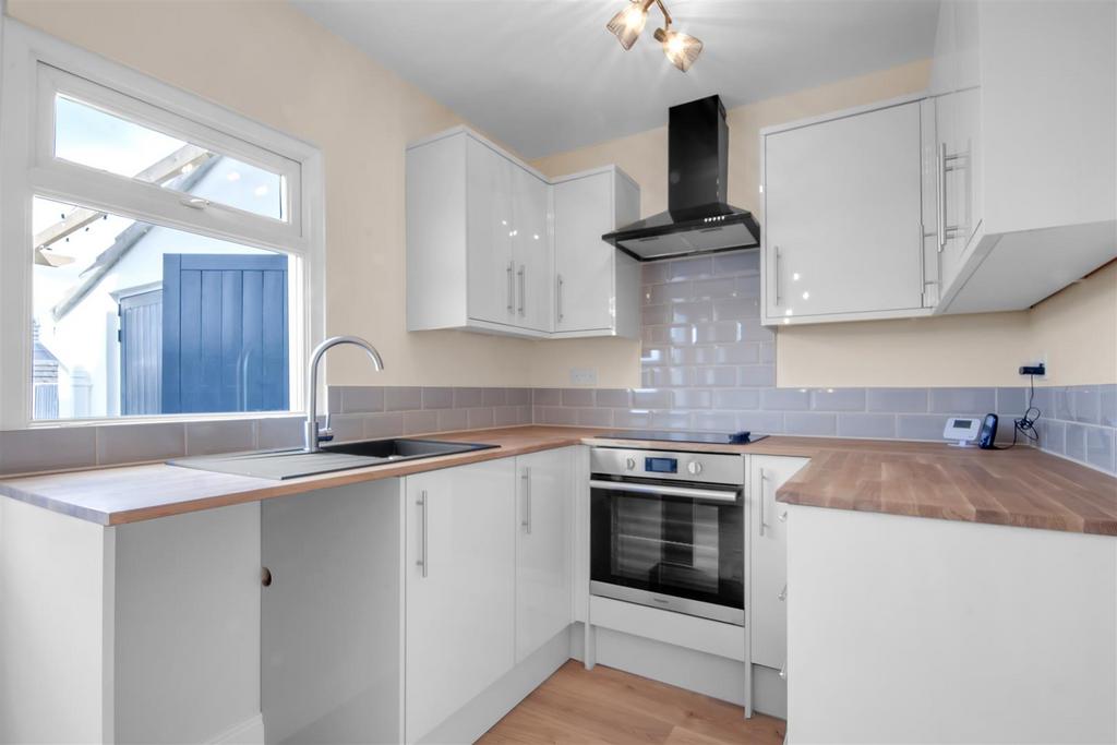 Kitchen 2.jpg