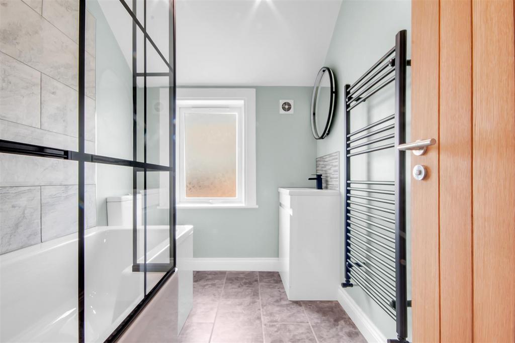 Bathroom 2.jpg